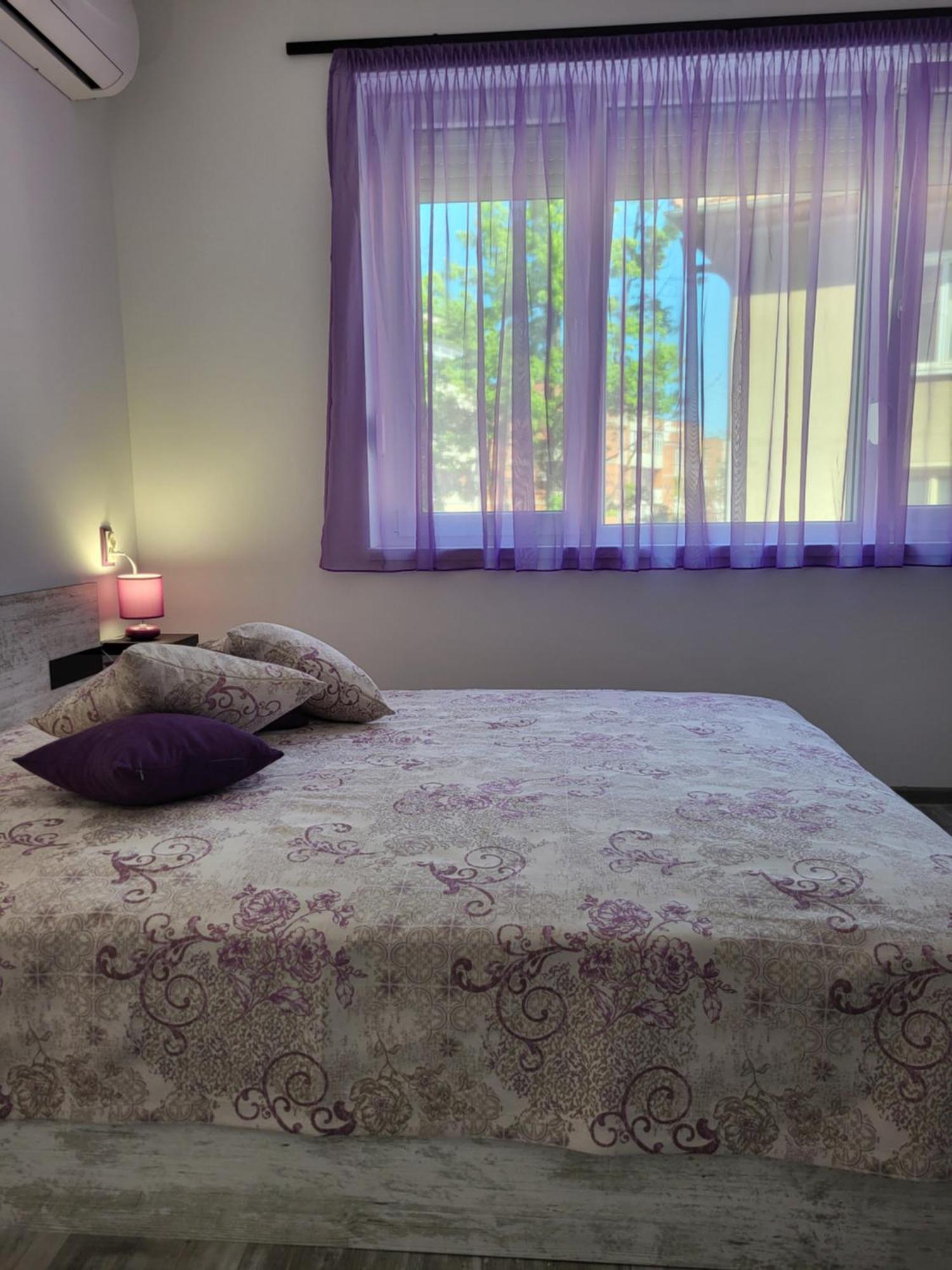 Purple Studios Veliko Tŭrnovo Rom bilde